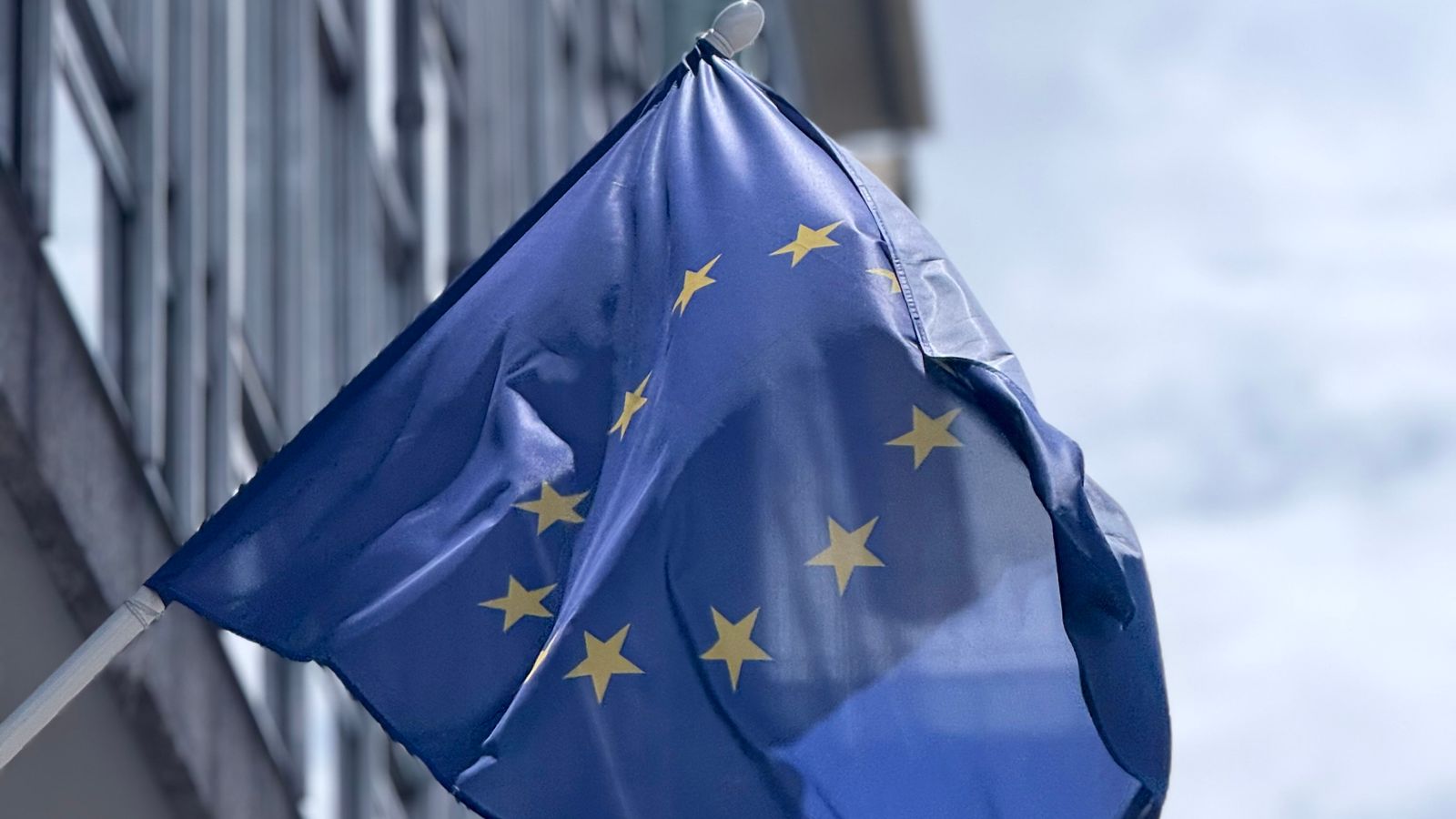 AI Act 2 août : l'Article 50 sous-estimé — ce que vos chatbots internes doivent afficher
